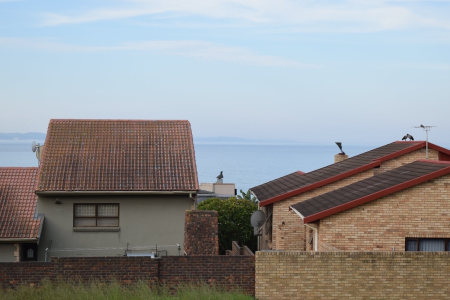  Bedroom Property for Sale in Wavecrest Eastern Cape